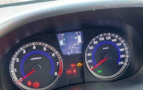 Hyundai Solaris II рестайлинг, 2014 год, 700 000 рублей, 8 фотография