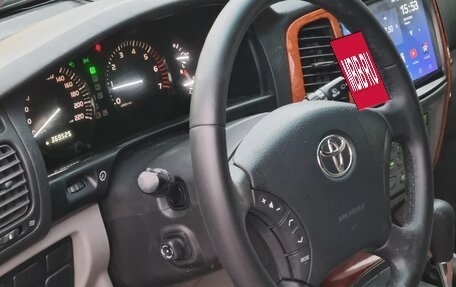 Toyota Land Cruiser 100 рестайлинг 2, 2006 год, 2 300 000 рублей, 9 фотография