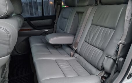 Toyota Land Cruiser 100 рестайлинг 2, 2006 год, 2 300 000 рублей, 13 фотография