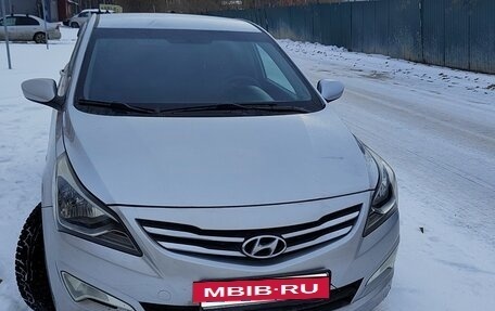 Hyundai Solaris II рестайлинг, 2015 год, 900 000 рублей, 2 фотография