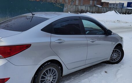 Hyundai Solaris II рестайлинг, 2015 год, 900 000 рублей, 4 фотография