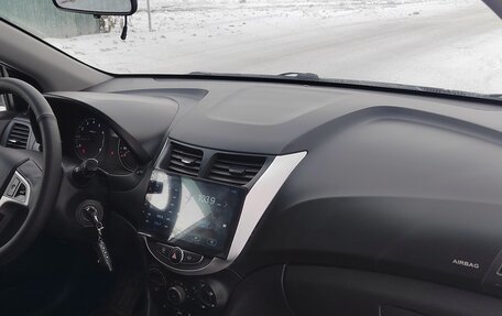 Hyundai Solaris II рестайлинг, 2015 год, 900 000 рублей, 7 фотография