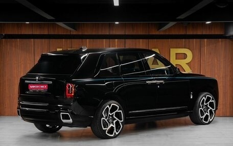 Rolls-Royce Cullinan, 2024 год, 62 500 000 рублей, 6 фотография