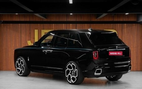 Rolls-Royce Cullinan, 2024 год, 62 500 000 рублей, 8 фотография