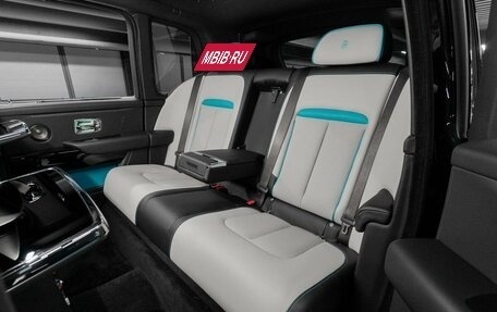 Rolls-Royce Cullinan, 2024 год, 62 500 000 рублей, 28 фотография