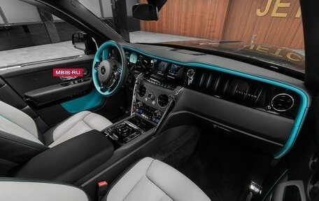 Rolls-Royce Cullinan, 2024 год, 62 500 000 рублей, 24 фотография