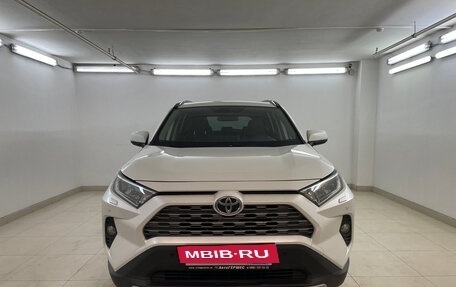 Toyota RAV4, 2019 год, 2 850 000 рублей, 2 фотография