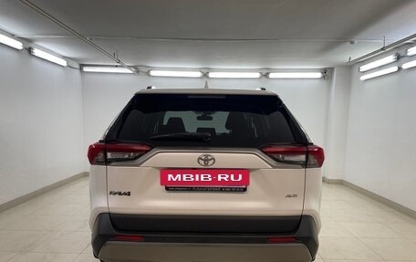 Toyota RAV4, 2019 год, 2 850 000 рублей, 3 фотография