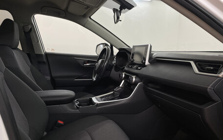 Toyota RAV4, 2019 год, 2 850 000 рублей, 12 фотография