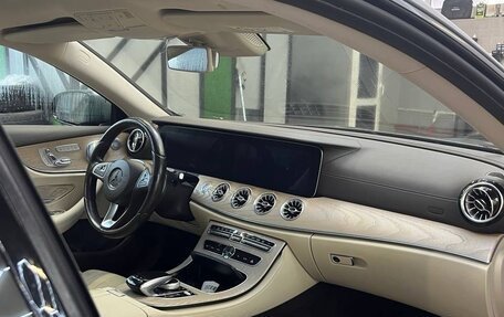 Mercedes-Benz E-Класс, 2017 год, 3 300 000 рублей, 5 фотография