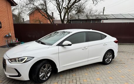 Hyundai Elantra VI рестайлинг, 2018 год, 1 300 000 рублей, 8 фотография