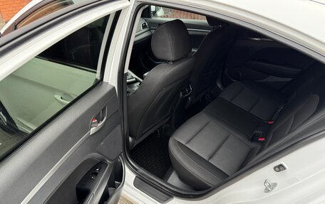 Hyundai Elantra VI рестайлинг, 2018 год, 1 300 000 рублей, 18 фотография