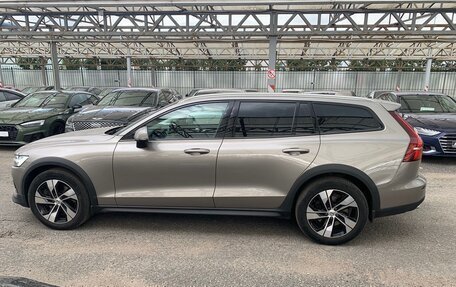 Volvo V60 Cross Country II, 2021 год, 3 500 000 рублей, 3 фотография