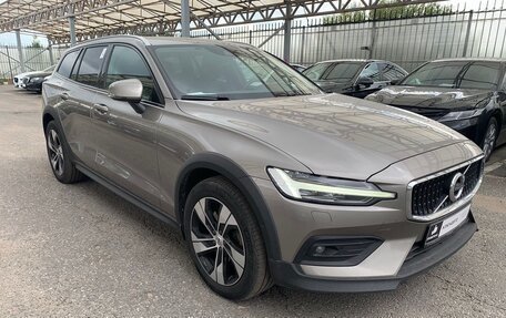 Volvo V60 Cross Country II, 2021 год, 3 500 000 рублей, 6 фотография