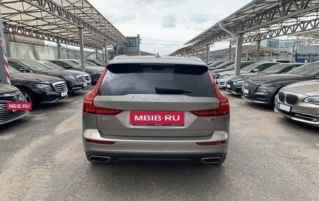 Volvo V60 Cross Country II, 2021 год, 3 500 000 рублей, 4 фотография