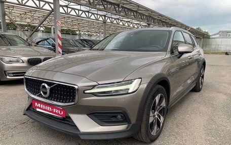 Volvo V60 Cross Country II, 2021 год, 3 500 000 рублей, 7 фотография
