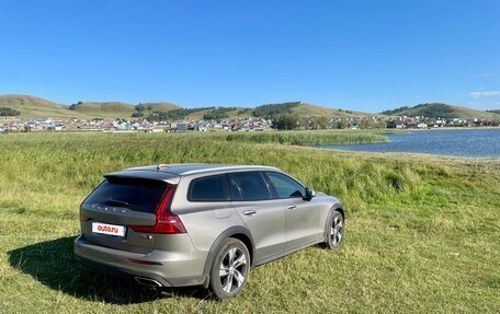 Volvo V60 Cross Country II, 2021 год, 3 500 000 рублей, 20 фотография