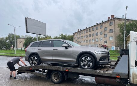 Volvo V60 Cross Country II, 2021 год, 3 500 000 рублей, 32 фотография