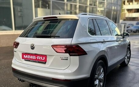 Volkswagen Tiguan II, 2017 год, 2 600 000 рублей, 2 фотография