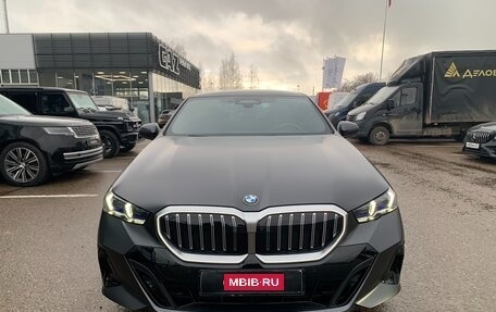 BMW 5 серия, 2024 год, 8 070 000 рублей, 7 фотография