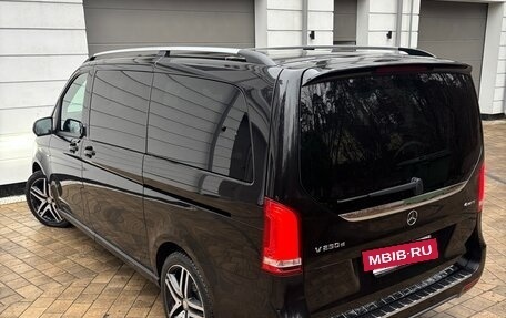 Mercedes-Benz V-Класс, 2017 год, 4 850 000 рублей, 7 фотография