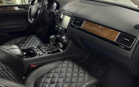 Volkswagen Touareg III, 2018 год, 3 850 000 рублей, 3 фотография