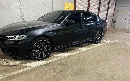 BMW 5 серия, 2019 год, 4 350 000 рублей, 2 фотография