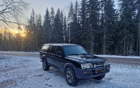 Mitsubishi L200 III рестайлинг, 2000 год, 400 000 рублей, 1 фотография