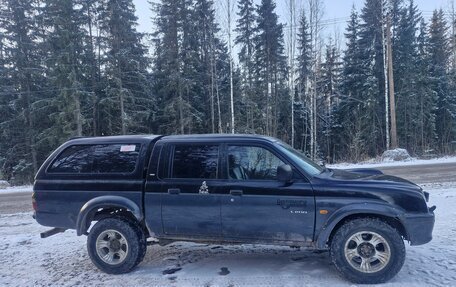 Mitsubishi L200 III рестайлинг, 2000 год, 400 000 рублей, 2 фотография