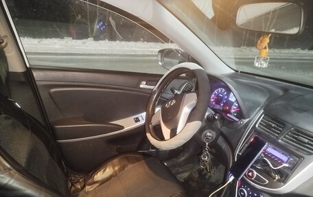 Hyundai Solaris II рестайлинг, 2012 год, 750 000 рублей, 4 фотография