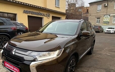 Mitsubishi Outlander III рестайлинг 3, 2021 год, 3 490 000 рублей, 1 фотография