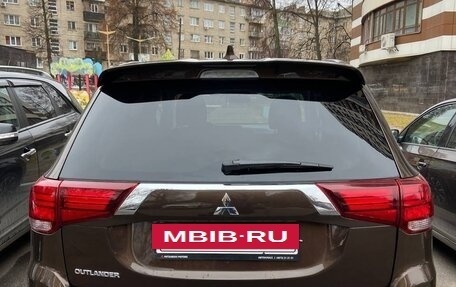 Mitsubishi Outlander III рестайлинг 3, 2021 год, 3 490 000 рублей, 4 фотография