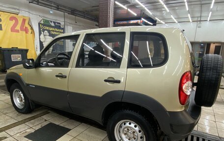 Chevrolet Niva I рестайлинг, 2010 год, 475 000 рублей, 4 фотография