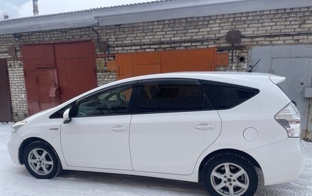 Toyota Prius Alpha I (ZVW40/41), 2011 год, 1 150 000 рублей, 2 фотография