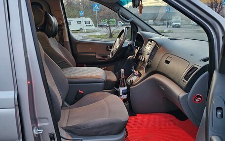 Hyundai H-1 II рестайлинг, 2011 год, 1 650 000 рублей, 14 фотография