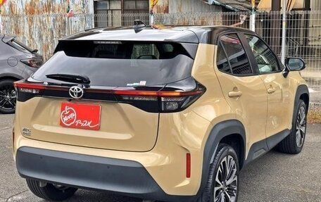 Toyota Yaris Cross, 2021 год, 1 370 000 рублей, 3 фотография