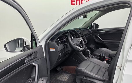 Volkswagen Tiguan II, 2021 год, 3 250 000 рублей, 13 фотография