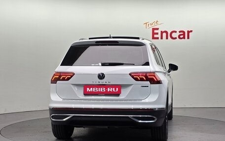 Volkswagen Tiguan II, 2021 год, 3 250 000 рублей, 4 фотография