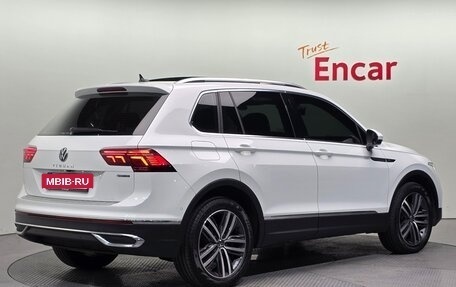 Volkswagen Tiguan II, 2021 год, 3 250 000 рублей, 2 фотография