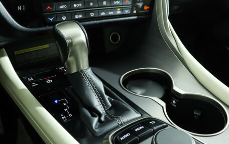 Lexus RX IV рестайлинг, 2017 год, 3 960 000 рублей, 17 фотография