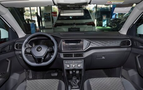 Volkswagen T-Cross I, 2025 год, 1 800 000 рублей, 6 фотография