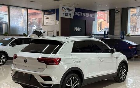 Volkswagen T-Roc I, 2021 год, 1 870 000 рублей, 3 фотография