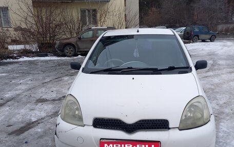 Toyota Vitz, 2000 год, 243 000 рублей, 1 фотография