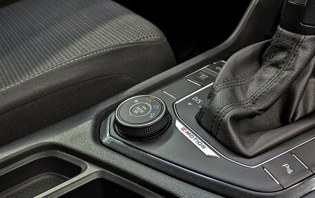 Volkswagen Tiguan II, 2020 год, 2 385 000 рублей, 22 фотография