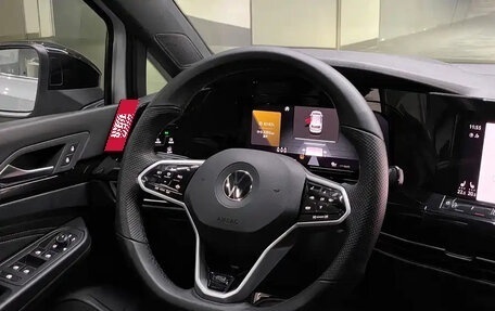 Volkswagen Golf VIII, 2022 год, 1 310 000 рублей, 16 фотография