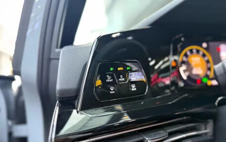 Volkswagen Golf VIII, 2022 год, 1 300 000 рублей, 12 фотография