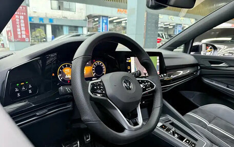 Volkswagen Golf VIII, 2022 год, 1 300 000 рублей, 14 фотография