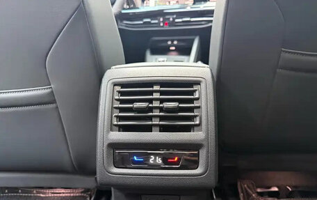 Volkswagen Golf VIII, 2022 год, 1 300 000 рублей, 19 фотография