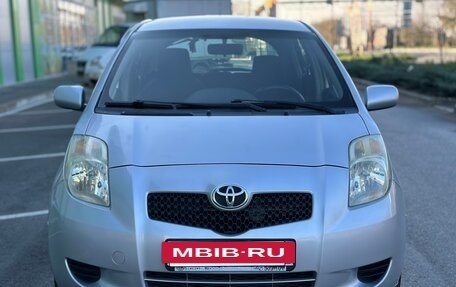 Toyota Yaris III рестайлинг, 2006 год, 640 000 рублей, 2 фотография