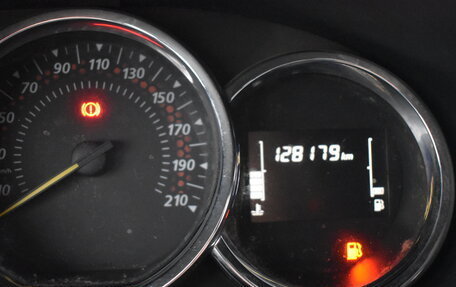 Renault Logan II, 2019 год, 985 000 рублей, 16 фотография